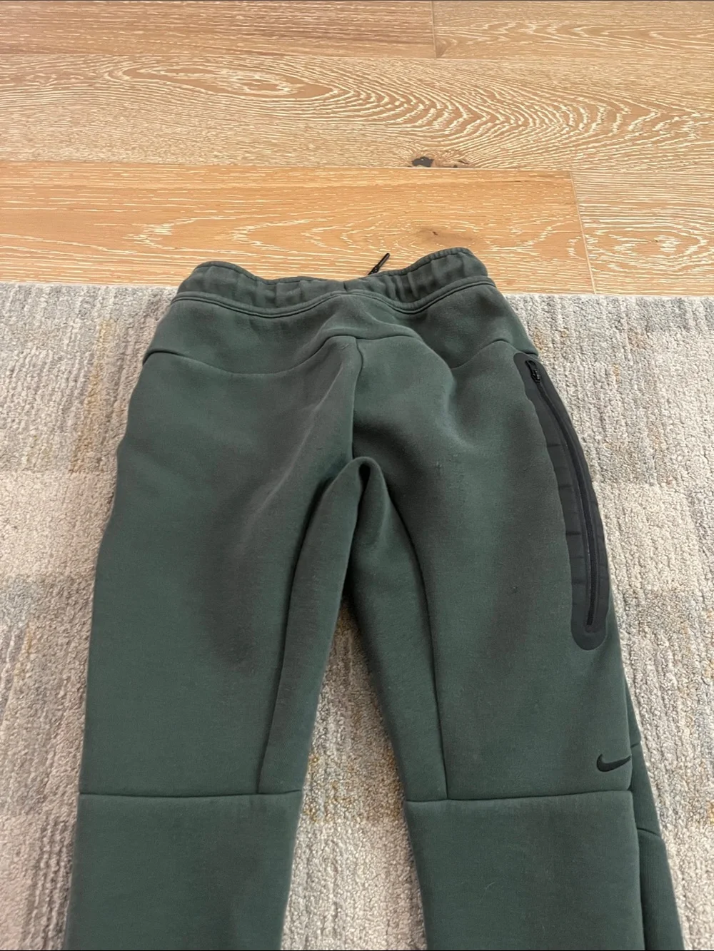 Nike tech fleece jogger pants kids Small s boys 7/8 green black shirt preowned